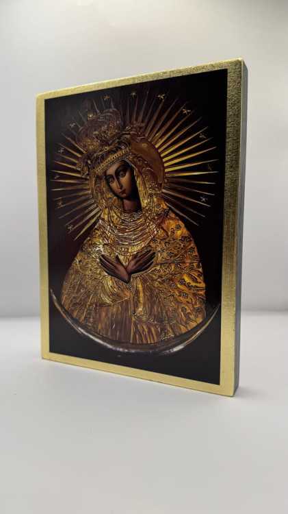 Ikona Matki Bożej Ostrobramskiej widok ogólny